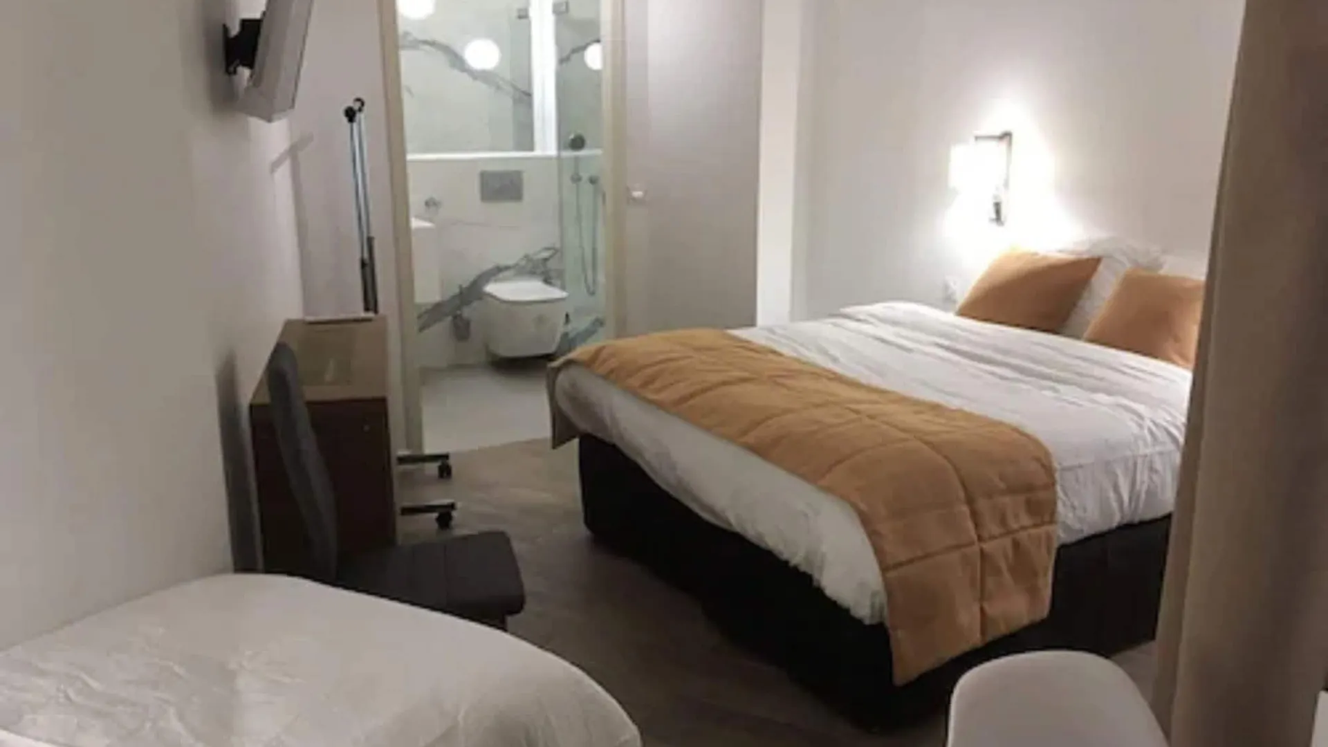 Hotel Ferney Republique Paris