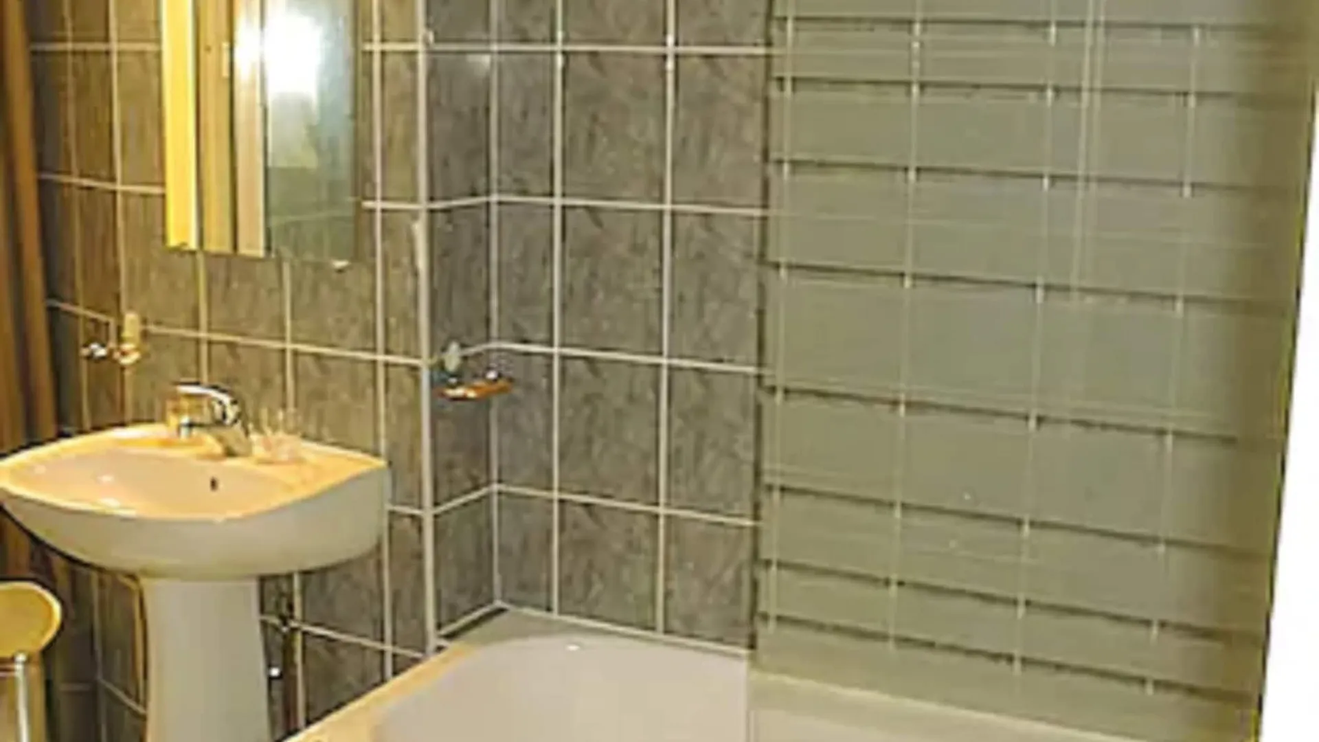 Ferney Republique Hotel